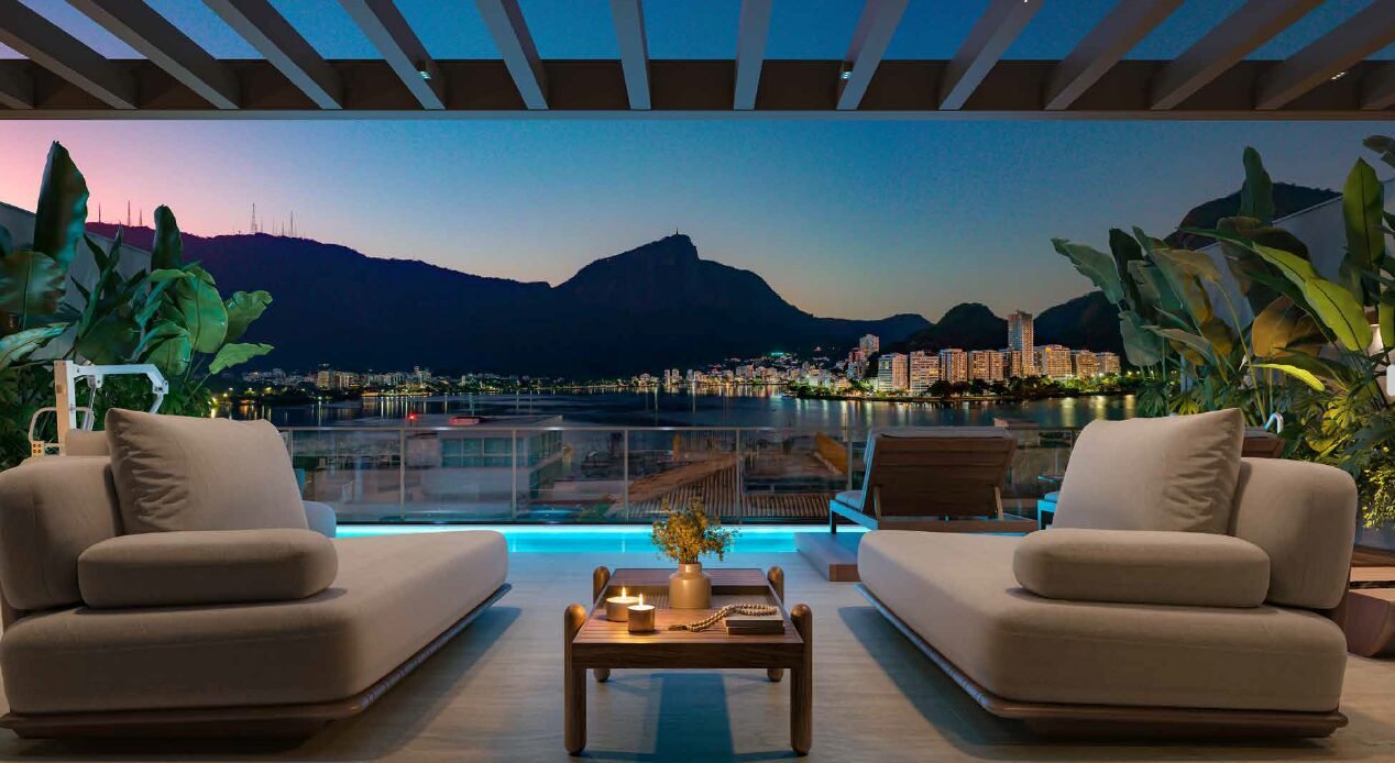 Lounge do rooftop ao entardecer com vista para a Lagoa