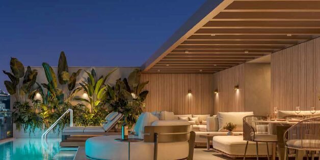 Lounge do rooftop à noite