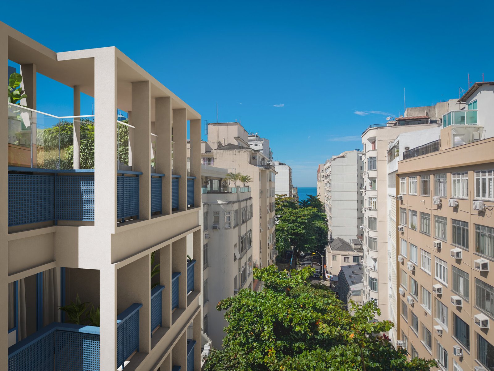 MO.dO Copa Posto 4 facade with the Copacabana sea